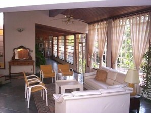 Interior - House for families and groups of up to 25 people - 6 suites (Espírito Sto do Pinhal)