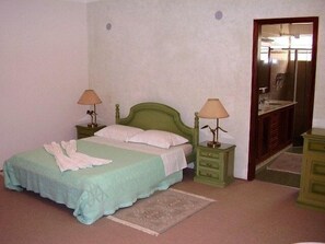 11 chambres, fer et planche à repasser, Wi-Fi, draps fournis