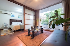 Apartamento | Área de estar | TV de tela plana 30 polegadas com canais a cabo, TV