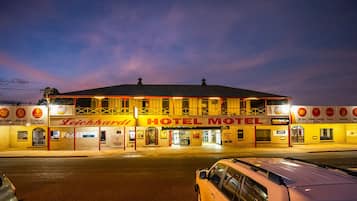 Façade de l’hébergement - soirée/nuit