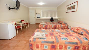 Bureau, fer et planche à repasser, Wi-Fi gratuit, draps fournis