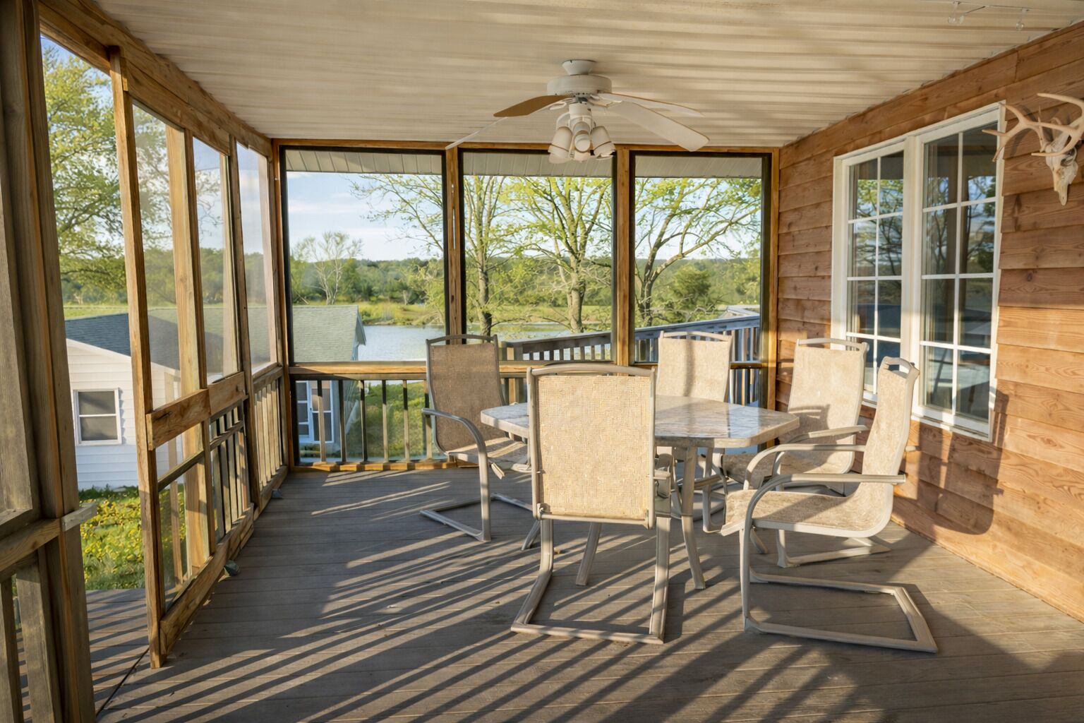 屋外ダイニングエリア