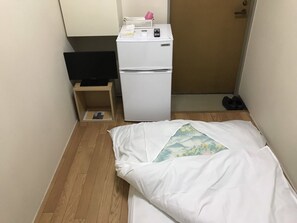 1 Bedroom - No Shower, Shared Toilet