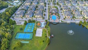 Exterior - Beautiful town house in a great gated community 5 miles from Disney entrance (Kissimmee)