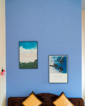 Bureau, espace de travail pour ordinateur portable, Wi-Fi gratuit