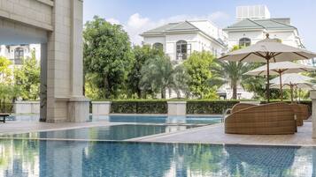 Kolam renang outdoor