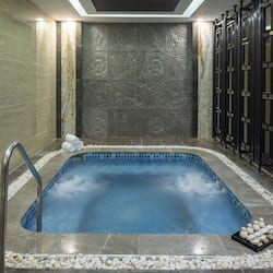 Couples treatment rooms, sauna, hot tub, steam room, body treatments