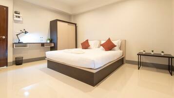 Standard-Doppelzimmer | Schreibtisch, laptopgeeigneter Arbeitsplatz, Verdunkelungsvorhänge