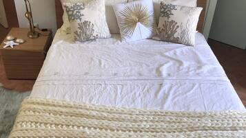 6 bedrooms, iron/ironing board, free WiFi, bed sheets
