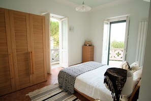 6 bedrooms, iron/ironing board, free WiFi, bed sheets