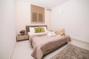 1 bedroom, WiFi, bed sheets - Onebedroom Apartment with Large terrace and Sea view (UL)