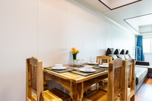 In-room dining - Sukhumivt101 IT Apartment (Bangkok)