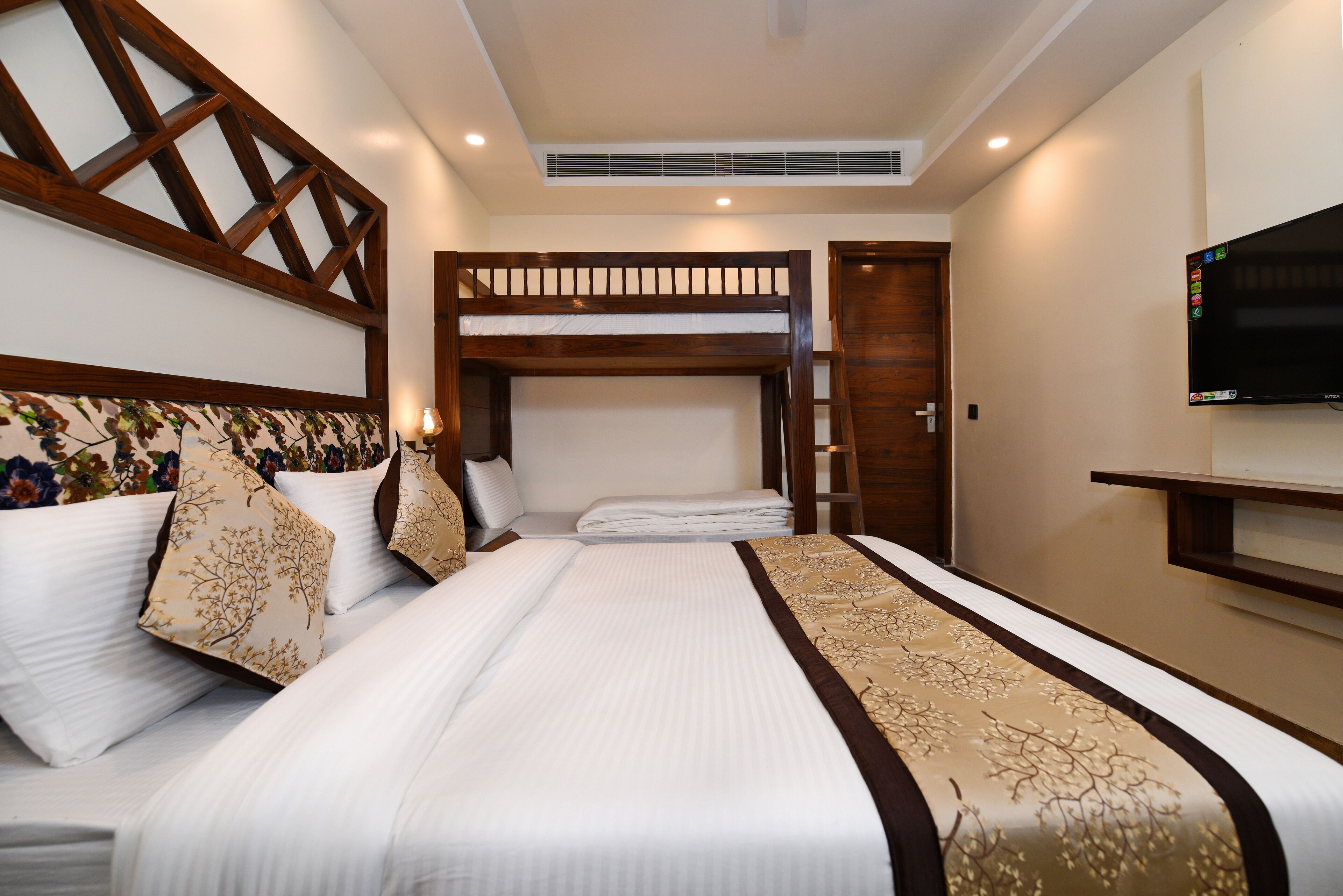 Photo - Hotel Blue Pearl - Free Airport Pick up