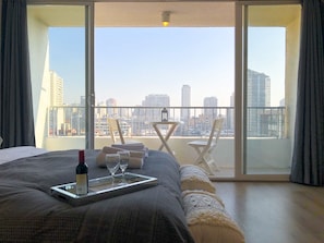 1 bedroom, individually decorated, individually furnished