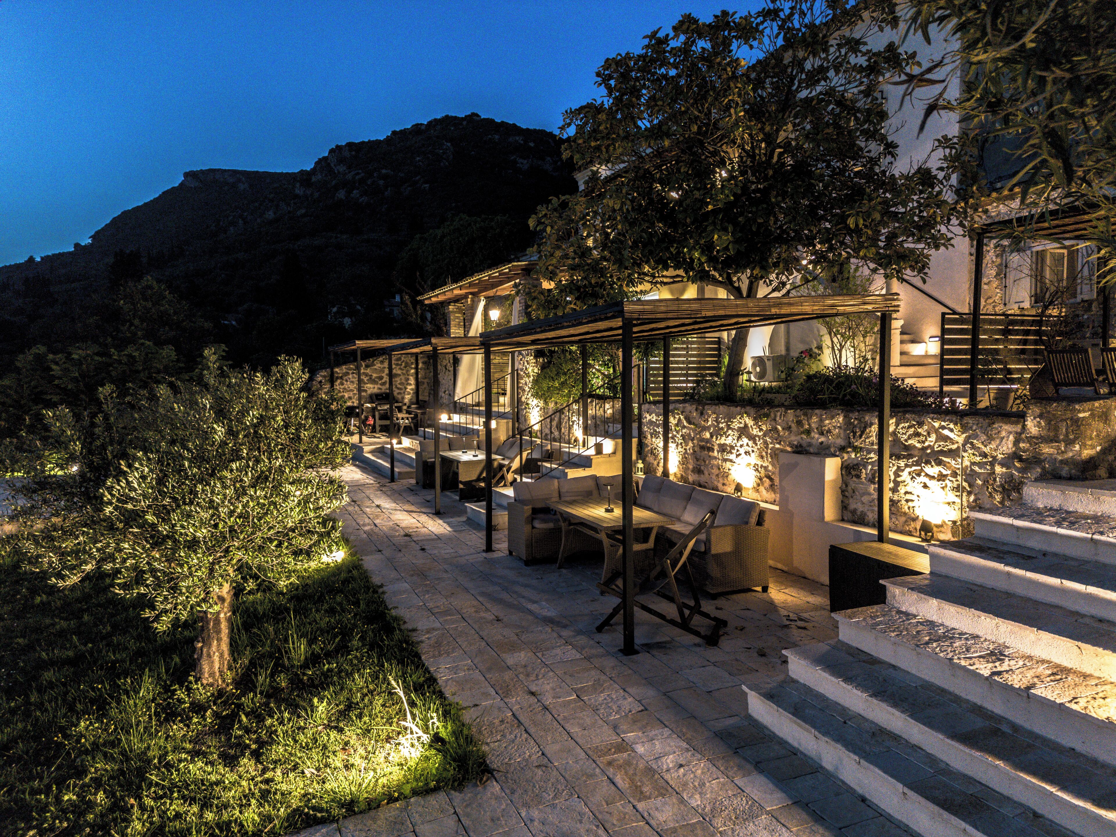 43-inch flat-screen TV with satellite channels, TV, fireplace