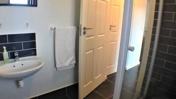 Classic Apartment, 1 Bedroom | Bathroom | Shower, free toiletries, hair dryer, towels