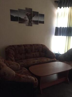 32-inch LED TV with satellite channels, TV - Kalindu Residence (Tangalle)