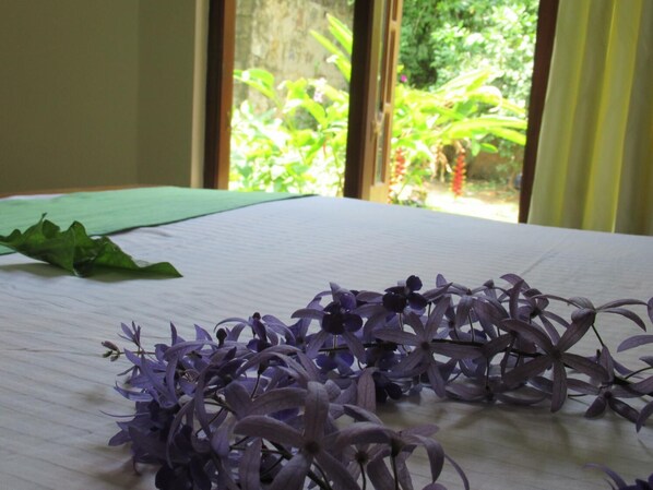 Minibar, desk - Kalindu Residence (Tangalle)