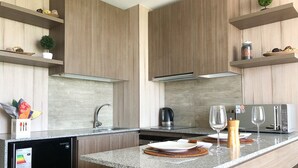 Fridge, microwave, oven, stovetop - Charming Studio - Mountain View (Santiago)