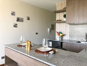Apartment | Eigene Küche | Kühlschrank, Mikrowelle, Ofen, Herdplatte
