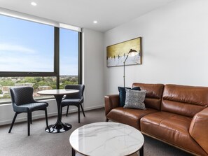 アパートメント 1 ベッドルーム バルコニー | 高級寝具、デスク、アイロン / アイロン台、WiFi (無料)