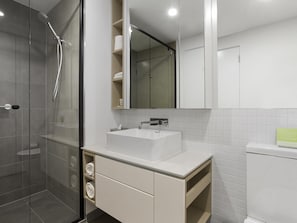 Apartamento, 1 habitación | Ropa de cama de alta calidad, escritorio, tabla de planchar con plancha