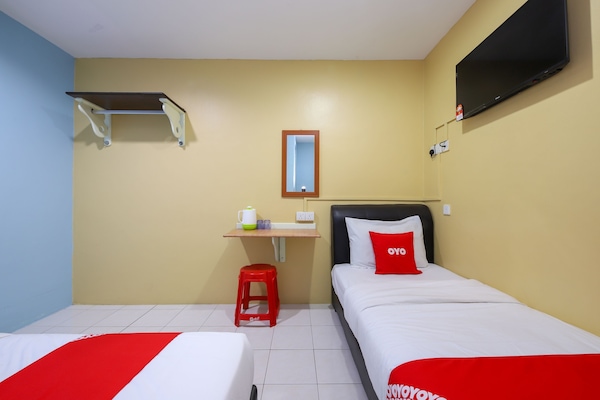 Standard Twin Room | Langsir/tirai gelap terus, Wi-fi percuma, cadar katil