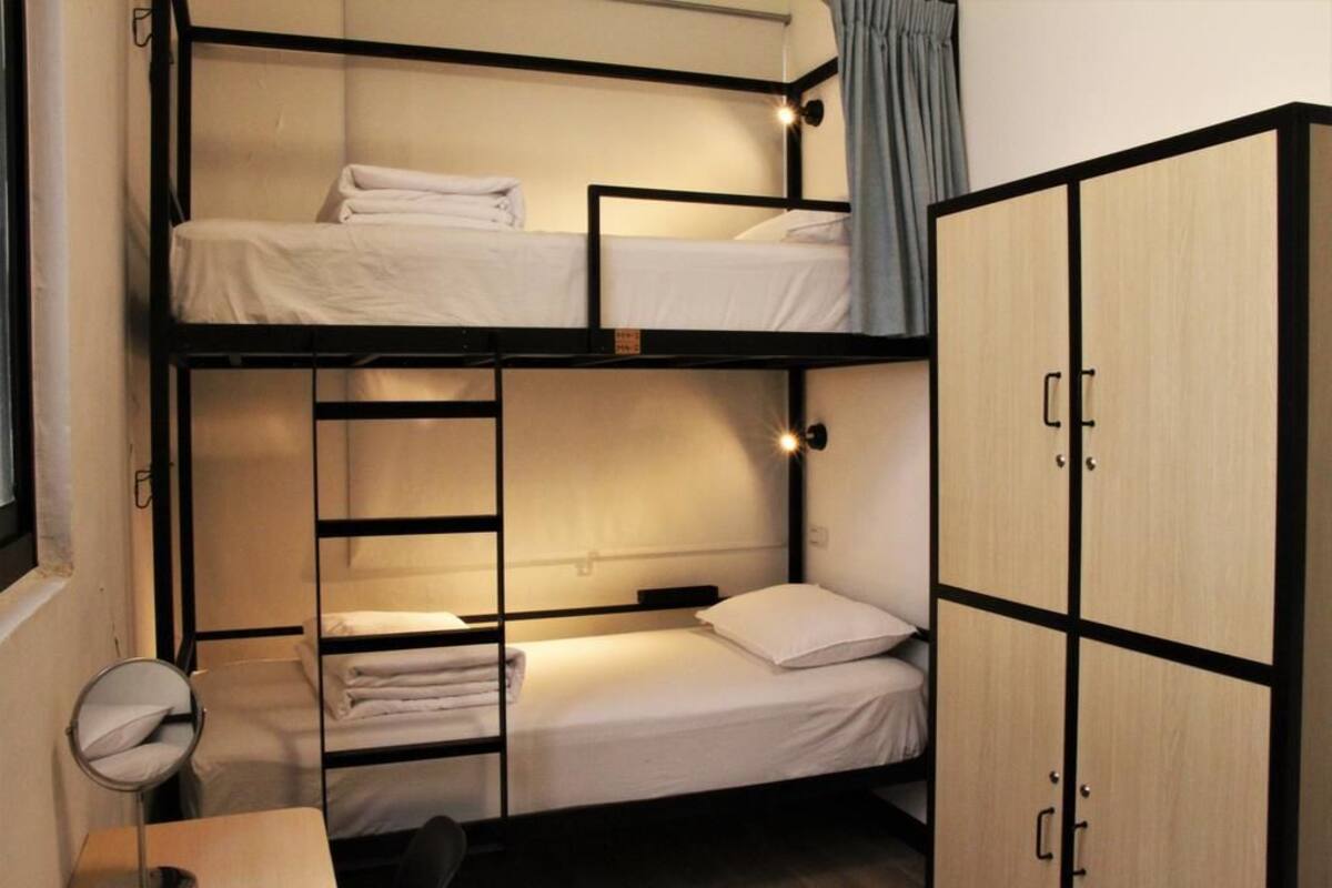 Dormitorio compartido, dormitorio mixto, baño compartido (4 Beds) | Cortinas blackout, insonorización y ropa de cama