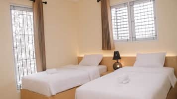 Deluxe Twin Room | Desk, soundproofing, iron/ironing board, free WiFi