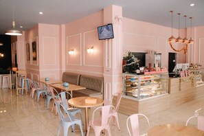 Restaurant - Merlin Hotel (Maumere)