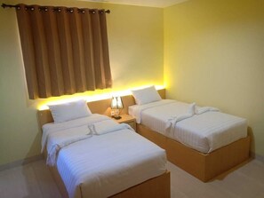 Superior Double or Twin Room | Desk, soundproofing, iron/ironing board, free WiFi - Merlin Hotel (Maumere)