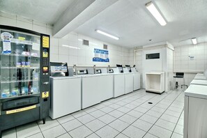 Laundry - Vespucio Art (Santiago)