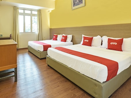 Family Suite | 1 bedroom, desk, free WiFi, bed sheets