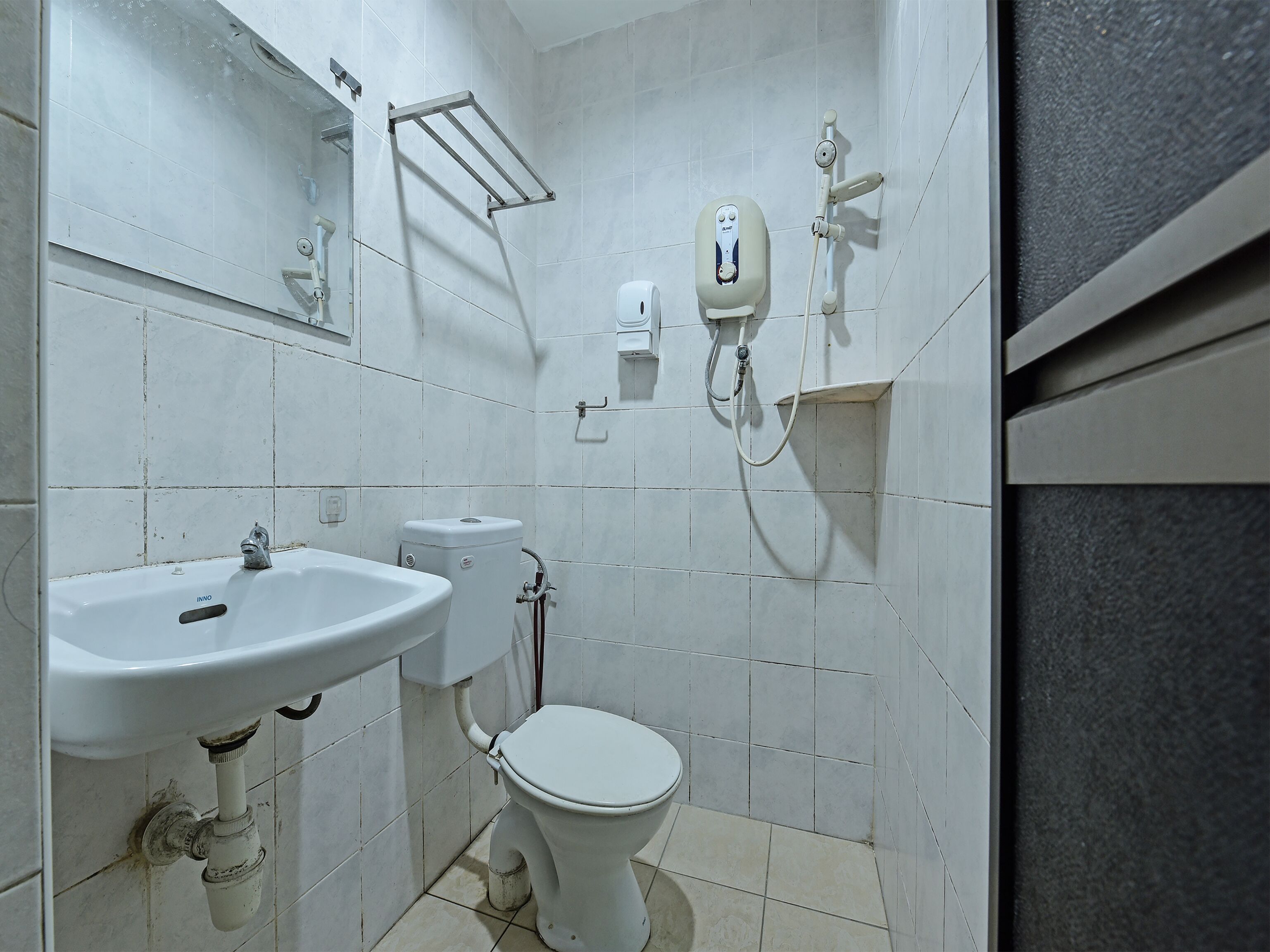 Quarto solteiro standard | Banheiro | Chuveiro, produtos de toalete grátis, bidê, toalhas de banho