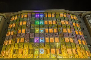 Façade de l’hébergement - soirée/nuit