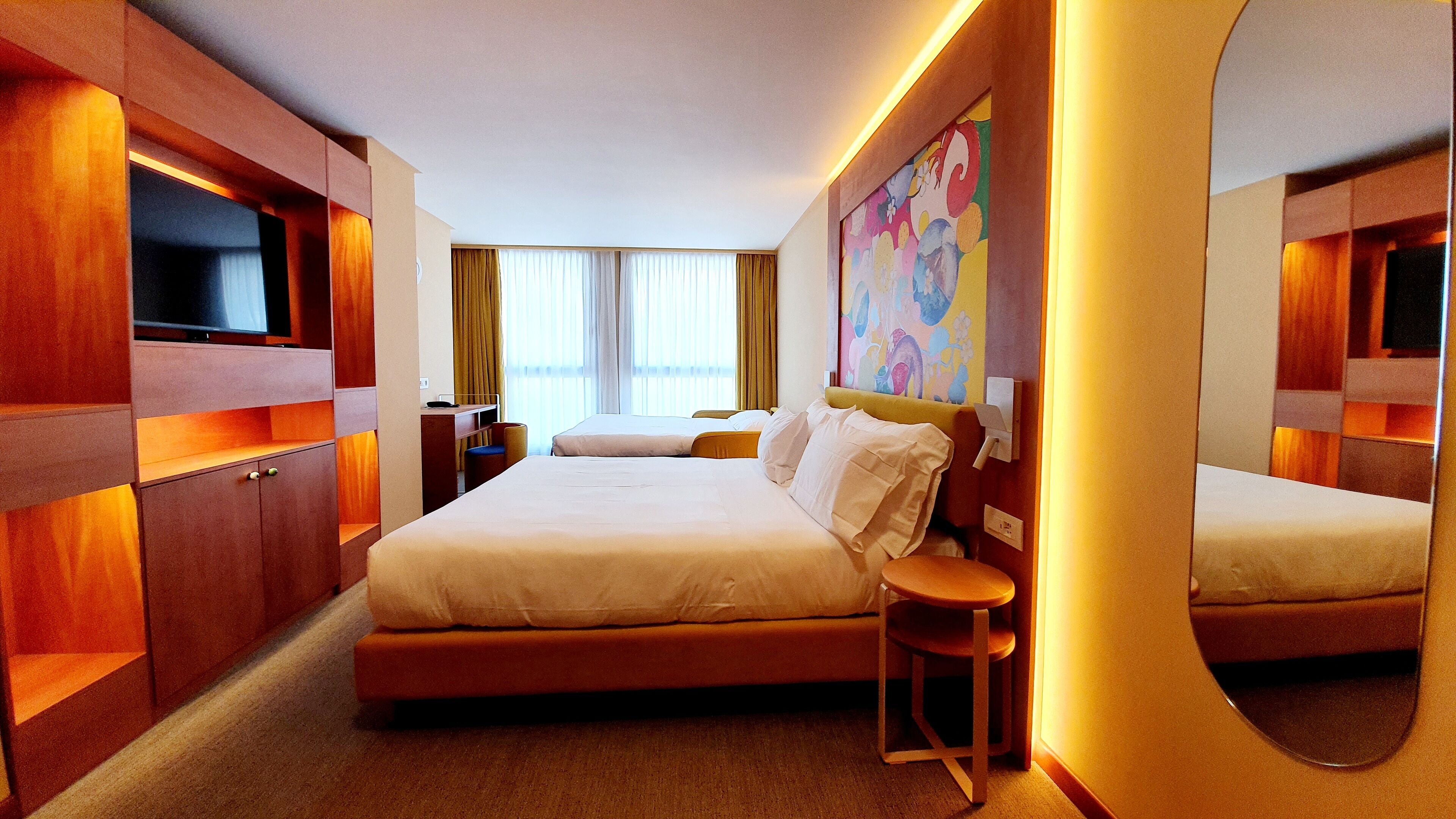 family room | 1 bedroom, premium bedding, down duvets, memory-foam beds