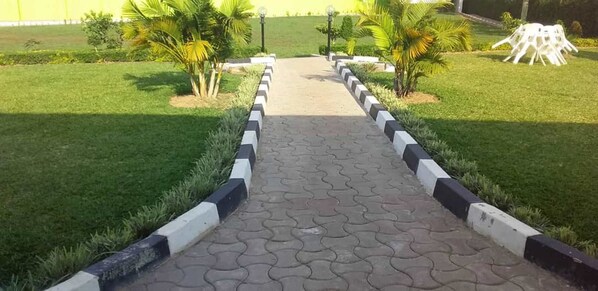 Property grounds - Ryan Green and Gardens Hotel (Kabwohe)