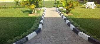 Ryan Green and Gardens Hotel