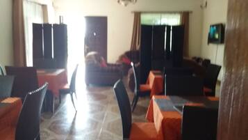 Breakfast, lunch, dinner served; local and international cuisine