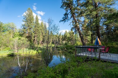 Running Bear · Running Bear on Fort Creek-CraterLake Bungalows