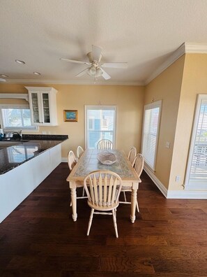 House, 3 Bedrooms | Dining