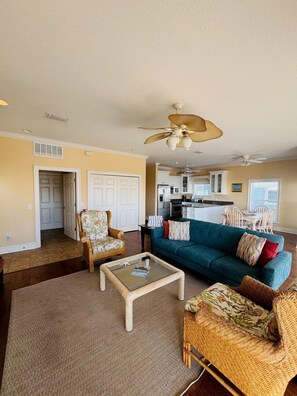 House, 3 Bedrooms | Living area