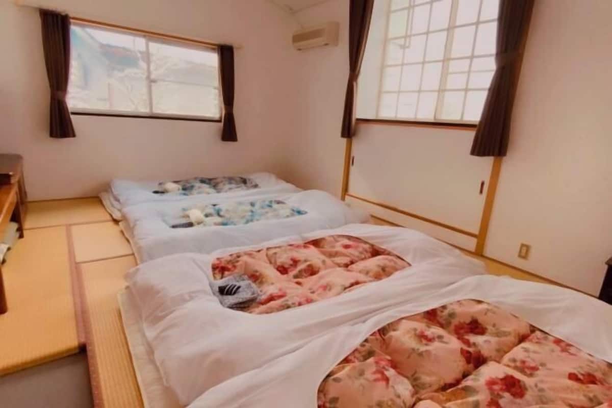 Desk, blackout curtains, free WiFi, bed sheets