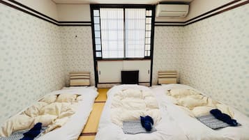 Japanese Style Room, 3 Guests | Desk, blackout curtains, free WiFi, bed sheets