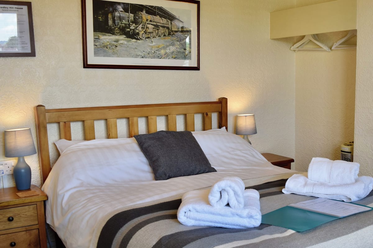 Kamer, 1 twee- of 2 eenpersoonsbedden | Gratis wifi, beddengoed