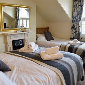 Double or Twin Room | Bed sheets - Bewdley Hill House (Kidderminster)