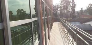 Balcony - Senevin Gardens Hotel (Kabwohe)