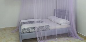 Deluxe Double Room - Senevin Gardens Hotel (Kabwohe)