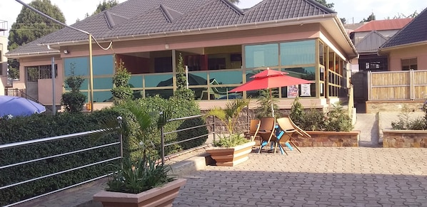 Petit déjeuner composé de spécialités régionales compris tous les jours