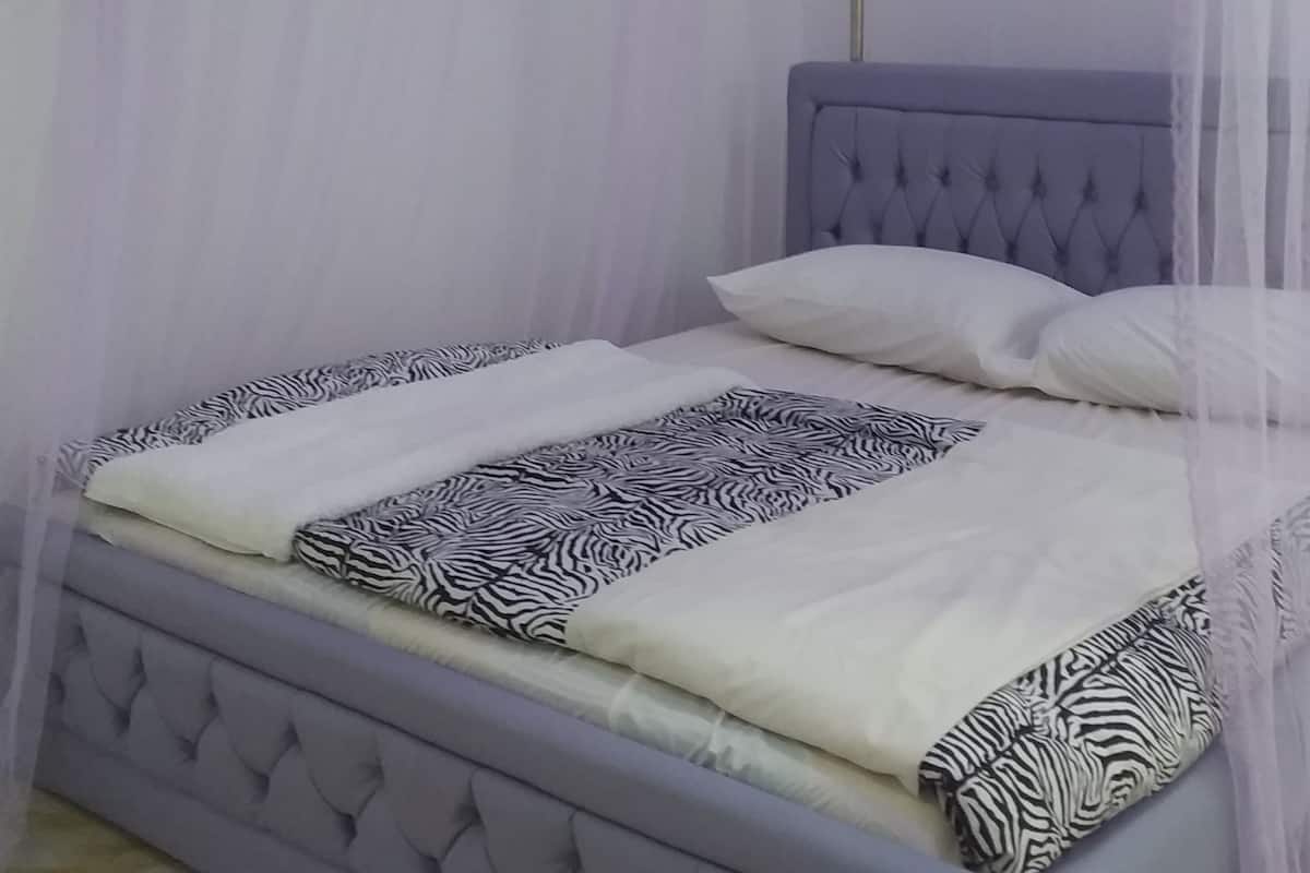 Desk, laptop workspace, free WiFi, bed sheets